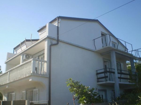 Apartment in Novi Vinodolski with sea view, balcony, air conditioning, Wi-Fi (3667-1)